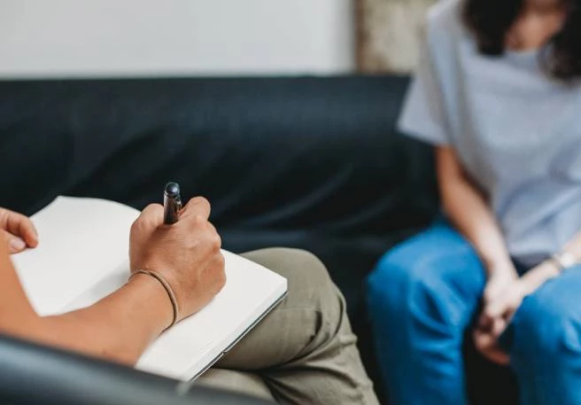 Frau beim Psychiater Frau beim Psychiater